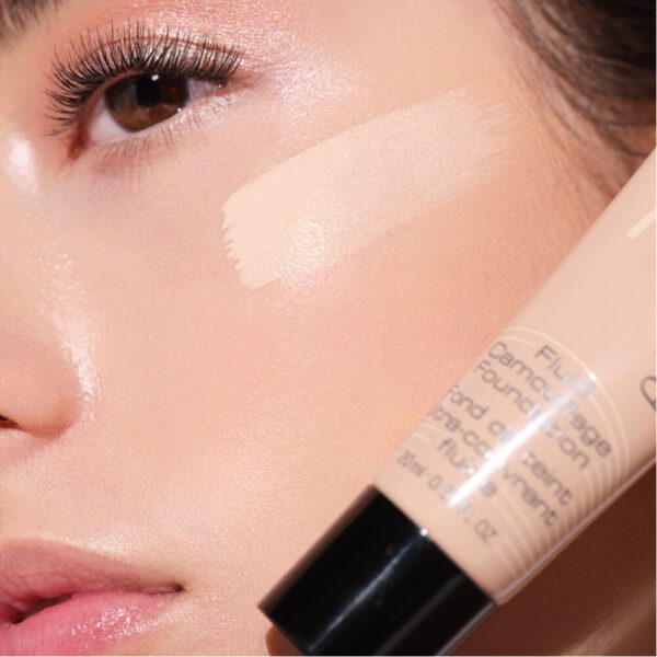 Website format JPG-4911.05_Fluid-Camouflage-Foundation_Person Website format JPG-4911.05_Fluid-Camouflage-Foundation_Person