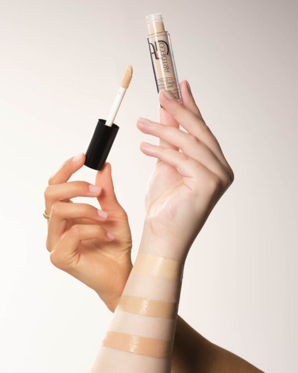 Website format JPG-2024_01_Cover & Prime_4973.xx_Fluid-Camouflage-Concealer_Swatch Website format JPG-2024_01_Cover & Prime_4973.xx_Fluid-Camouflage-Concealer_Swatch