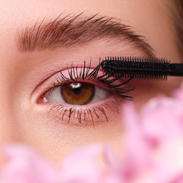 Website format JPG-208.1_Wonder-Lash-Mascara_Person Website format JPG-208.1_Wonder-Lash-Mascara_Person