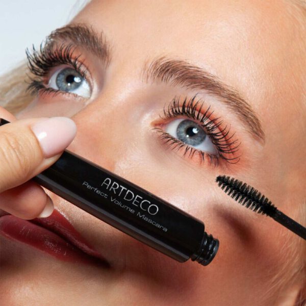Website format JPG-210.21 Perfect Volume Mascara Person Website format JPG-210.21 Perfect Volume Mascara Person