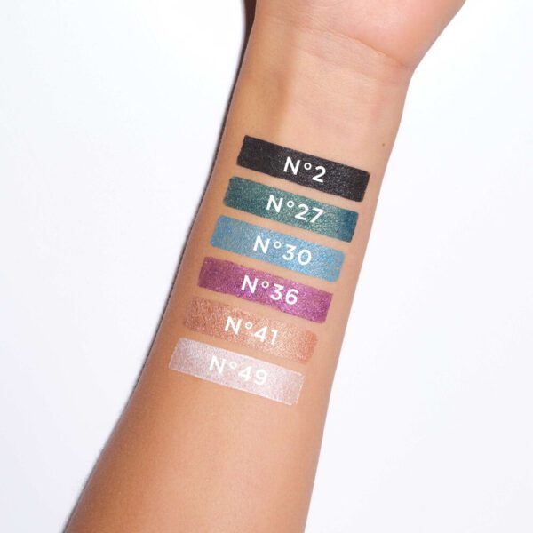 Website format JPG-224.XX_Metallic-Eye-Liner-Long-Lasting_Summer_Brights_2024_03_Bild2 Website format JPG-224.XX_Metallic-Eye-Liner-Long-Lasting_Summer_Brights_2024_03_Bild2