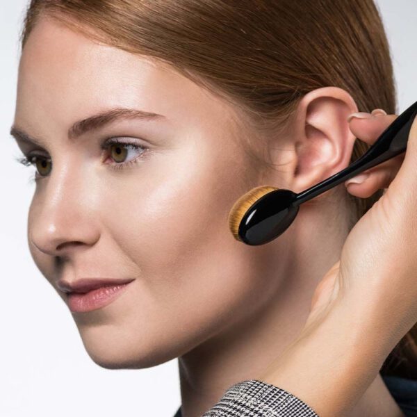 Website format JPG-60323 Medium Oval Brush Person Website format JPG-60323 Medium Oval Brush Person