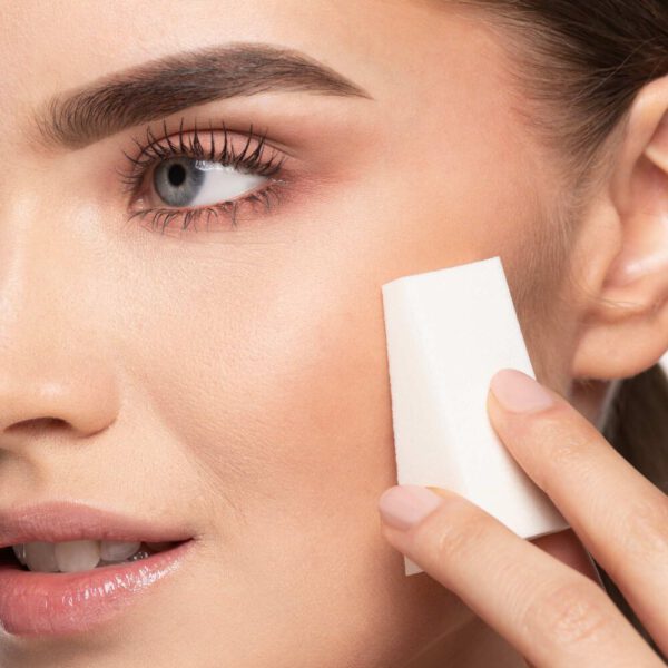 Website format JPG-6090_Make-up-Sponges_Person Website format JPG-6090_Make-up-Sponges_Person