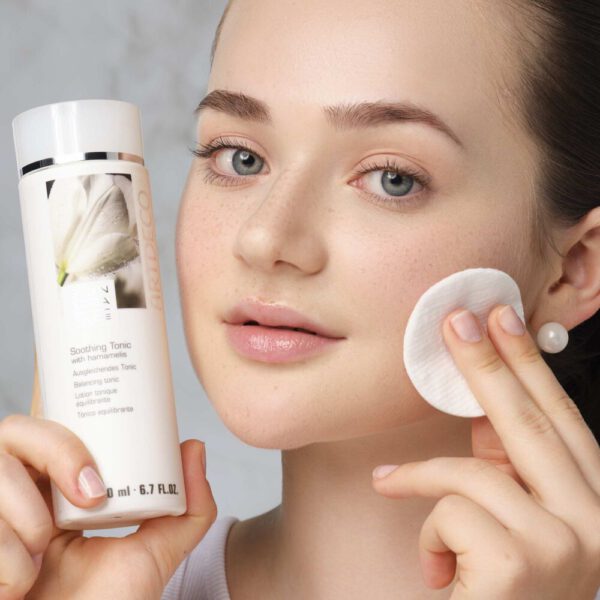 Website format JPG-63902_Soothing-Tonic-With_Hamamelis_ART_Anwendung Website format JPG-63902_Soothing-Tonic-With_Hamamelis_ART_Anwendung