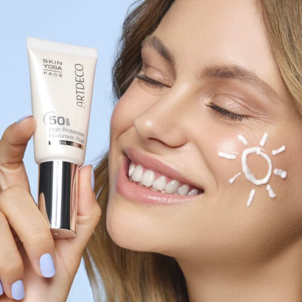 Website format JPG-6429 High Protection Hyaluronic Fluid_Person-2 Website format JPG-6429 High Protection Hyaluronic Fluid_Person-2