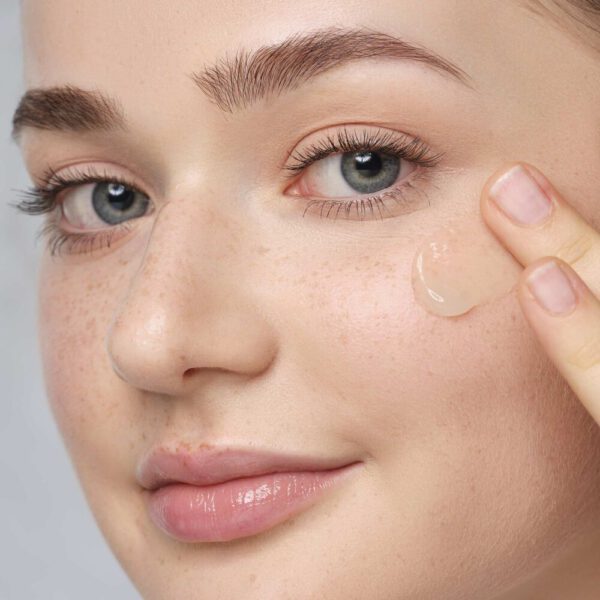 Website format JPG-6430_Hyaluronic-Hydra-Face-Gel-With-Green-Tea_ART_Anwendung Website format JPG-6430_Hyaluronic-Hydra-Face-Gel-With-Green-Tea_ART_Anwendung