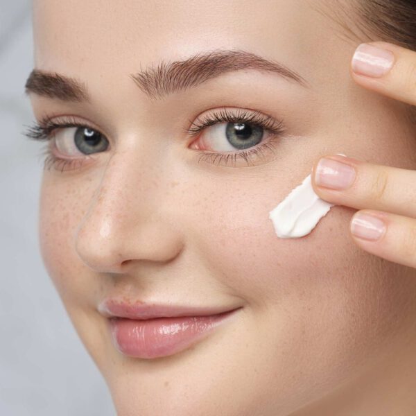 Website format JPG-6444_Calming-Sensitive-Cream_ART_Anwendung Website format JPG-6444_Calming-Sensitive-Cream_ART_Anwendung