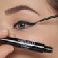 Website format JPG-2601.10_Vinyl-Effect-Eyeliner_Application