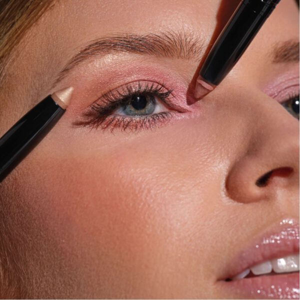 Website format JPG-267.xx_High_Performance_Eyeshadow_Stylo_1 Website format JPG-267.xx_High_Performance_Eyeshadow_Stylo_1